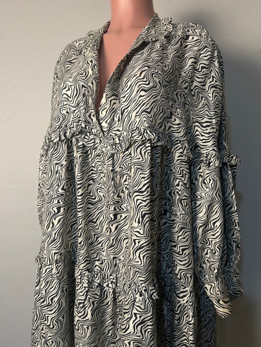 Sandro Paris Women’s 100%Silk Zebra Print Shift Dress Layered Size 42 - Picture 3 of 15